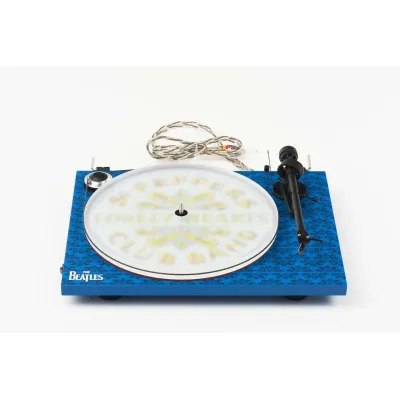 Pro-Ject Art Essential III Sgt. Pepper OM10 Pro-Ject Art Essential III Sgt. Pepper OM10