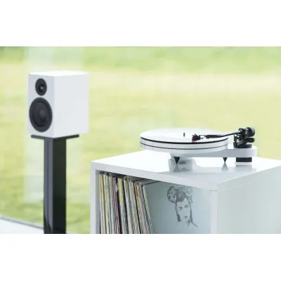 Pro-Ject RPM 1 Carbon 2M-Red White Pro-Ject RPM 1 Carbon 2M-Red White