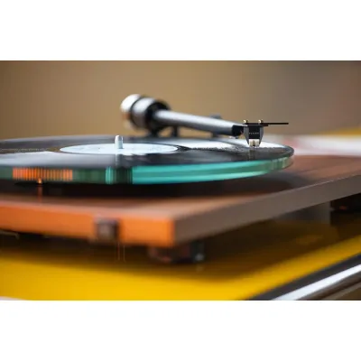 Pro-Ject T2 Rainier Walnut Pro-Ject T2 Rainier Walnut