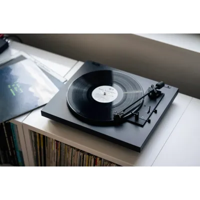 Pro-Ject A1.2 OM10 Black Fully automatic turntable Pro-Ject A1.2 OM10 Black Fully automatic turntable