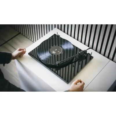 Pro-Ject E1.2 Pick It MM E High Gloss Black Pro-Ject E1.2 Pick It MM E High Gloss Black