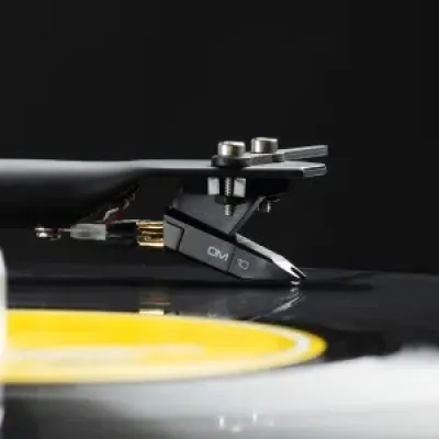 Pro-Ject A1.2 OM10 White Fully automatic turntable Pro-Ject A1.2 OM10 White Fully automatic turntable