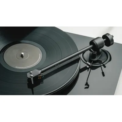 Pro-Ject E1.2 Phono Pick It MM E High Gloss Black Pro-Ject E1.2 Phono Pick It MM E High Gloss Black