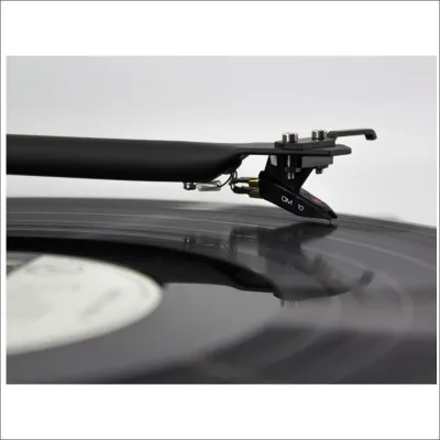 Pro-Ject Debut III DC OM10 Piano Pro-Ject Debut III DC OM10 Piano