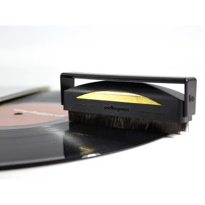 AUDIOQUEST Super Conductive Anti-Static Record Brush AUDIOQUEST Super Conductive Anti-Static Record Brush