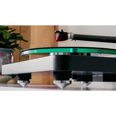 NAD C 588 Turntable NAD C 588 Turntable
