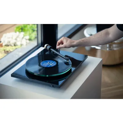 Pro-Ject T2 W Rainier High Gloss Black Pro-Ject T2 W Rainier High Gloss Black