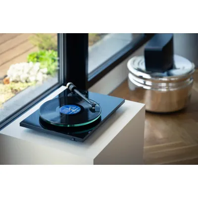 Pro-Ject T2 W Rainier High Gloss Black Pro-Ject T2 W Rainier High Gloss Black
