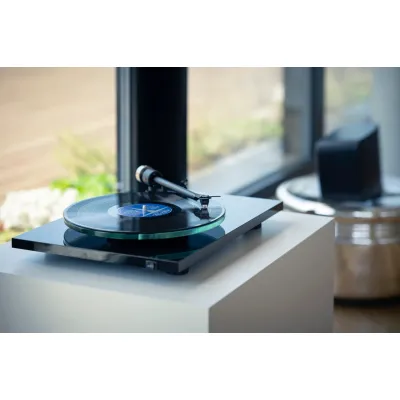 Pro-Ject T2 W Rainier High Gloss Black Pro-Ject T2 W Rainier High Gloss Black