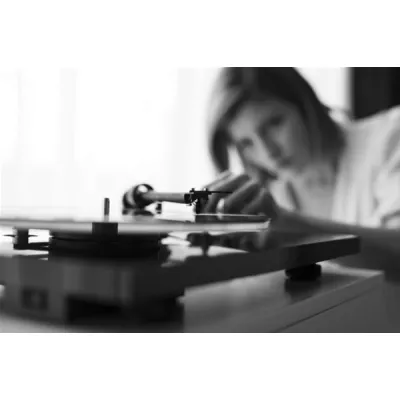 Pro-Ject T1 OM5e Piano Pro-Ject T1 OM5e Piano