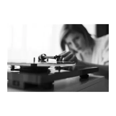 Pro-Ject T1 BT OM5e Piano Pro-Ject T1 BT OM5e Piano